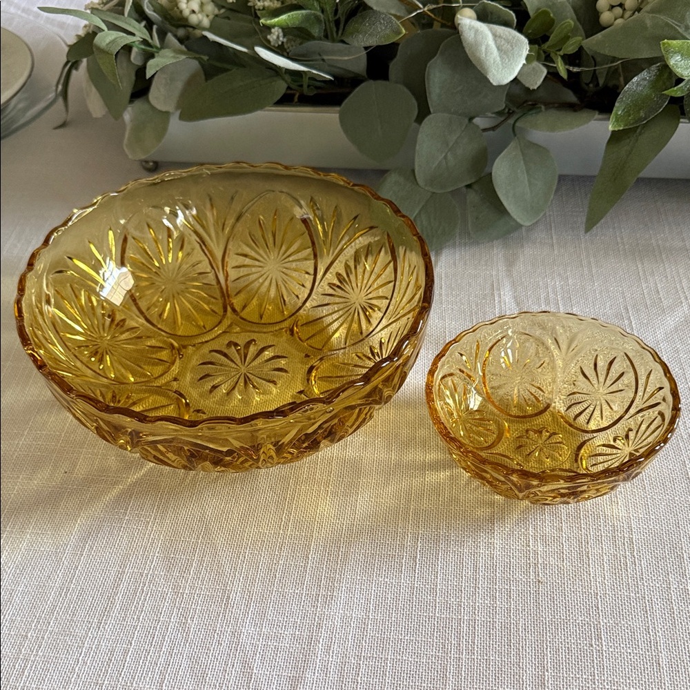 Anchor Hocking 1960-70s Medallion Vintage Amber Glass Bowl Set